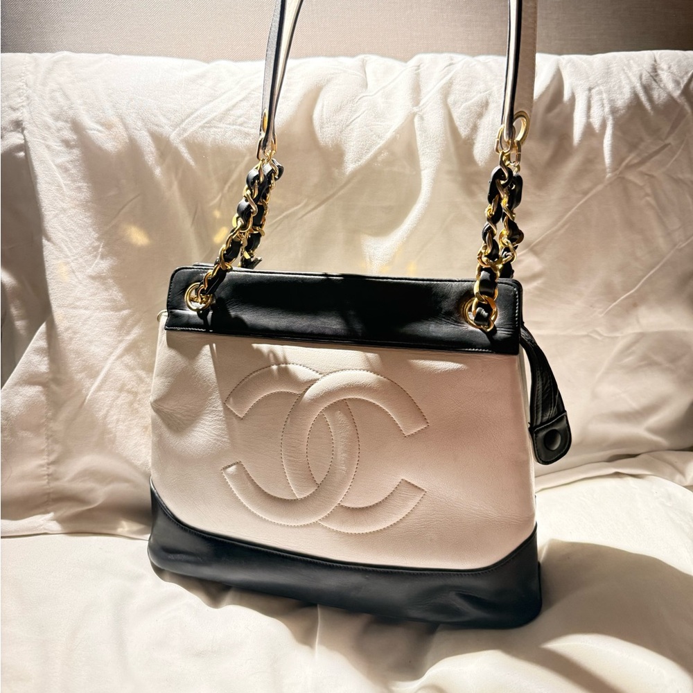 CHANEL Black and White Shoulder Bag